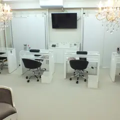 福岡・天神ネイルサロン Nail&Beauty NEON 大名店
