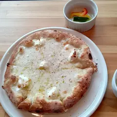 赤い三角屋根