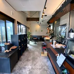BinO CAFE and BAKERY ZIN
