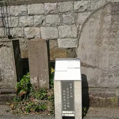 江の島稚児ヶ淵 芭蕉句碑と石碑群