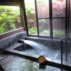 家族の湯 山の音