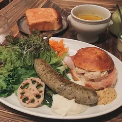 RACINES Boulangerie＆Bistro（ラシーヌブーランジェリアンドビストロ）