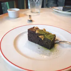 パリのワイン食堂