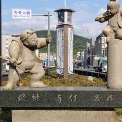 牛若丸弁慶像