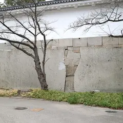 大手口枡形の巨石