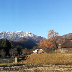 御机の茅葺小屋