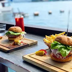 BUZZ KITCHEN（バズ キッチン）