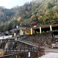地底王国美川ムーバレー