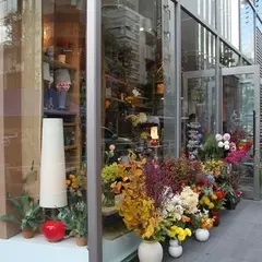 THE LITTLE BAR OF FLOWERS