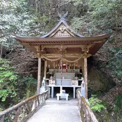 満願滝弁財天