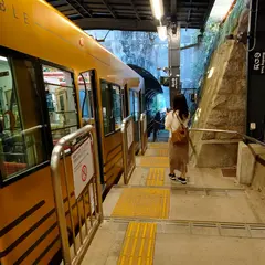 ケーブル八幡宮山上駅
