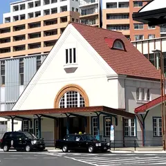 旧国立駅舎（再築工事中）