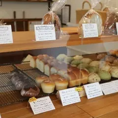パン屋 まるまど