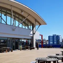 うらりマルシェ2階デッキ