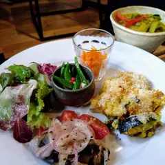 N.gallery+cafe人トナリ