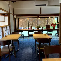 カフェレストラン ブラッスリー航