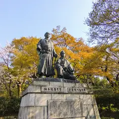 坂本龍馬・中岡慎太郎 像