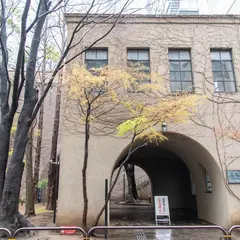旧文化学院校舎入口