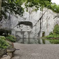 ライオン記念碑（Dying lion statue）