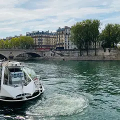 Batobus Station - Hotel De Ville
