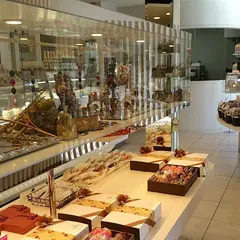 アンドロワ・パレ インター店