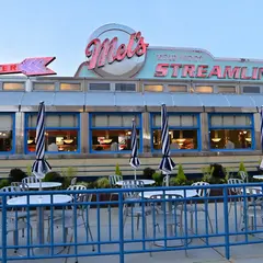 メルズ ドライブイン