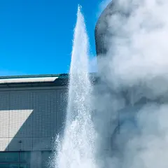 諏訪湖間欠泉センター