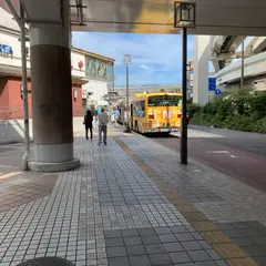 横浜駅改札口前