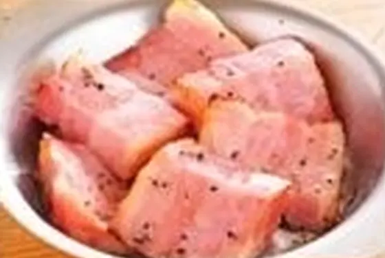 朝7時から営業してます！　昼間はランチもやってますよ！