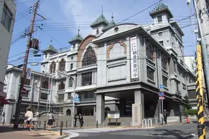 花隈モダン寺近くのカフェ&バー