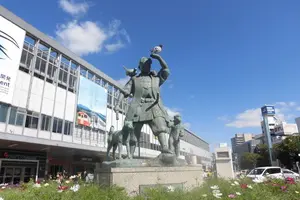 桃太郎さん、桃太郎さん♪きびだんご、持って旅しよう♪