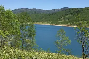 天空の湖と名物グルメ