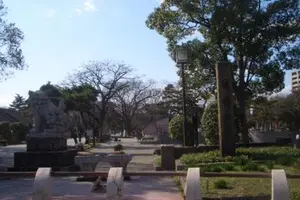 住之江味噌をお土産に。すみよっさん（住吉大社）へは、高灯籠が目印