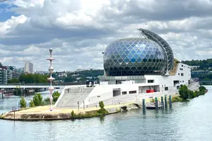 パリ近郊で人気の日本人建築家の作品を巡る旅