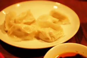 乃木坂に昼集合して世界一の餃子食べて美術館！