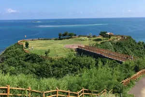 沖縄本島  南部の旅。レンタカーにて、食べながら、景色、歴史、文化と、買い物を。