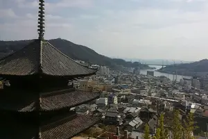 箱庭的都市尾道、山から見るか?海から見るか?