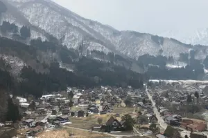 世界遺産！！冬の"白川郷" 、飛騨高山、金沢1泊2日バスの旅&グルメ&温泉　バス旅満喫