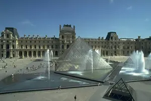 ルーブルで 美を満喫しよう