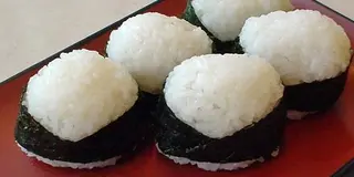 津ぅに来たら コレ食べやな！