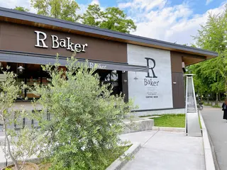 R Baker（アールベイカー）大阪城店