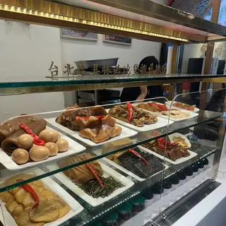 雙月食品社 濟南店 台北 善導寺｜雞湯 養生湯品 傳統美食 滷味 餐廳/外帶/外送