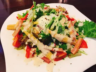 Cominca Cafe 和SABURO