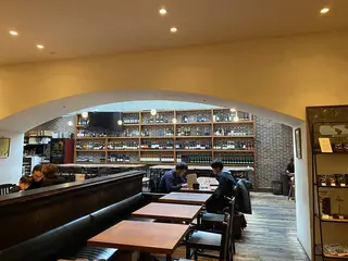 PAUL BASSETT 新宿