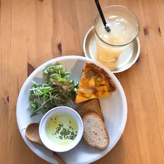 カフェ ウワイト （cafe uwaito）