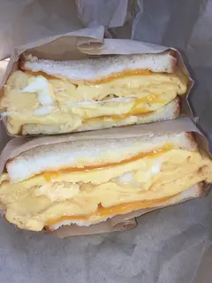 天然酵母の食パン専門店 つばめパン＆MILK