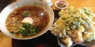 山盛りの野菜天ぷらにあなたも絶対笑顔になる♡
