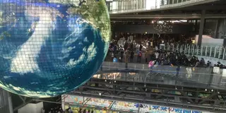 "子供が主役"「チームラボ　踊る！アート展と、学ぶ！未来の遊園地」（～2015/5/10）