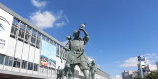 桃太郎さん、桃太郎さん♪きびだんご、持って旅しよう♪