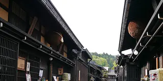 飛騨高山古い町並みで食べ歩きデート